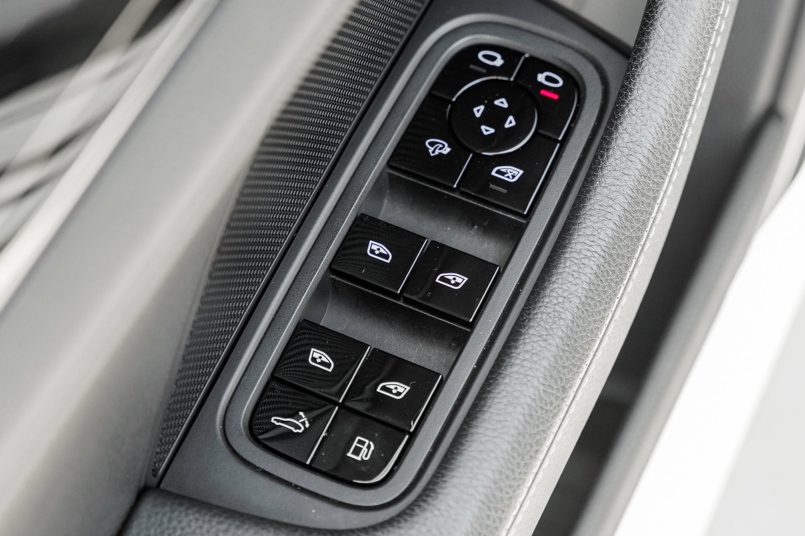 Used 2020 Porsche Panamera 4 image 25