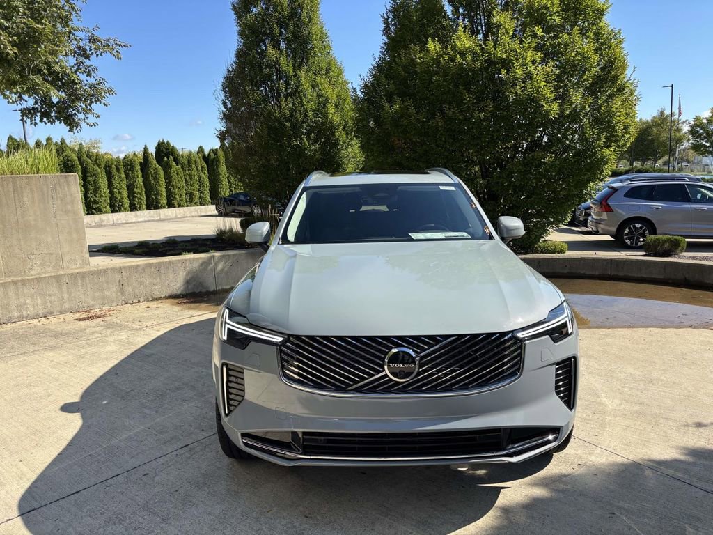 New 2026 Volvo XC90 B6 Plus w/ Protection Package Premier image 2