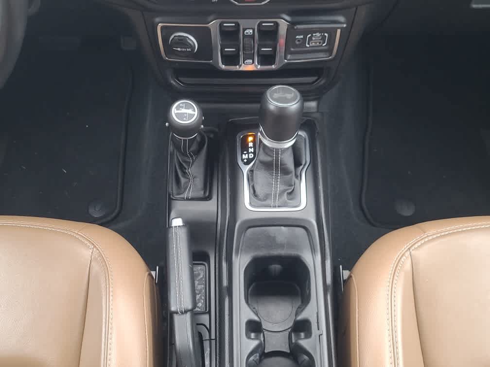 Used 2023 Jeep Wrangler Unlimited Sahara w/ Cold Weather Group AWD/4WD image 17