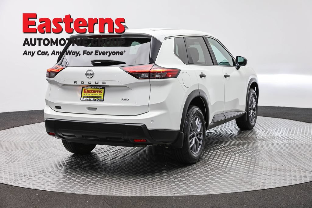 Used 2024 Nissan Rogue S AWD/4WD image 5