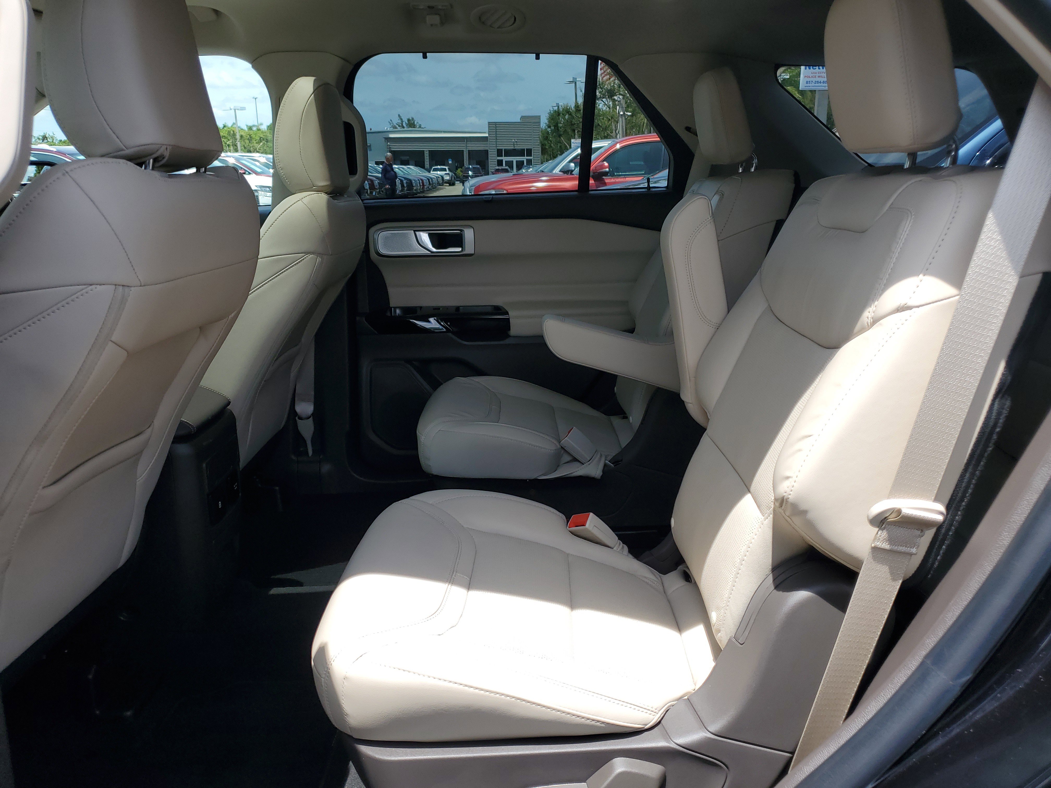 Used 2022 Ford Explorer Platinum w/ Equipment Group 601A image 8