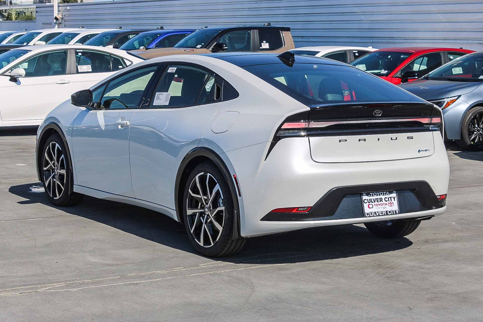 New 2026 Toyota Prius Plug-In Hybrid FWD image 7