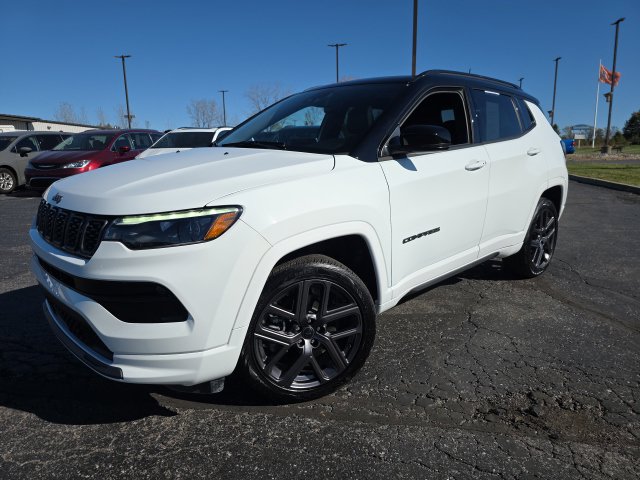 Used 2025 Jeep Compass Limited w/ High Altitude Package AWD/4WD image 2
