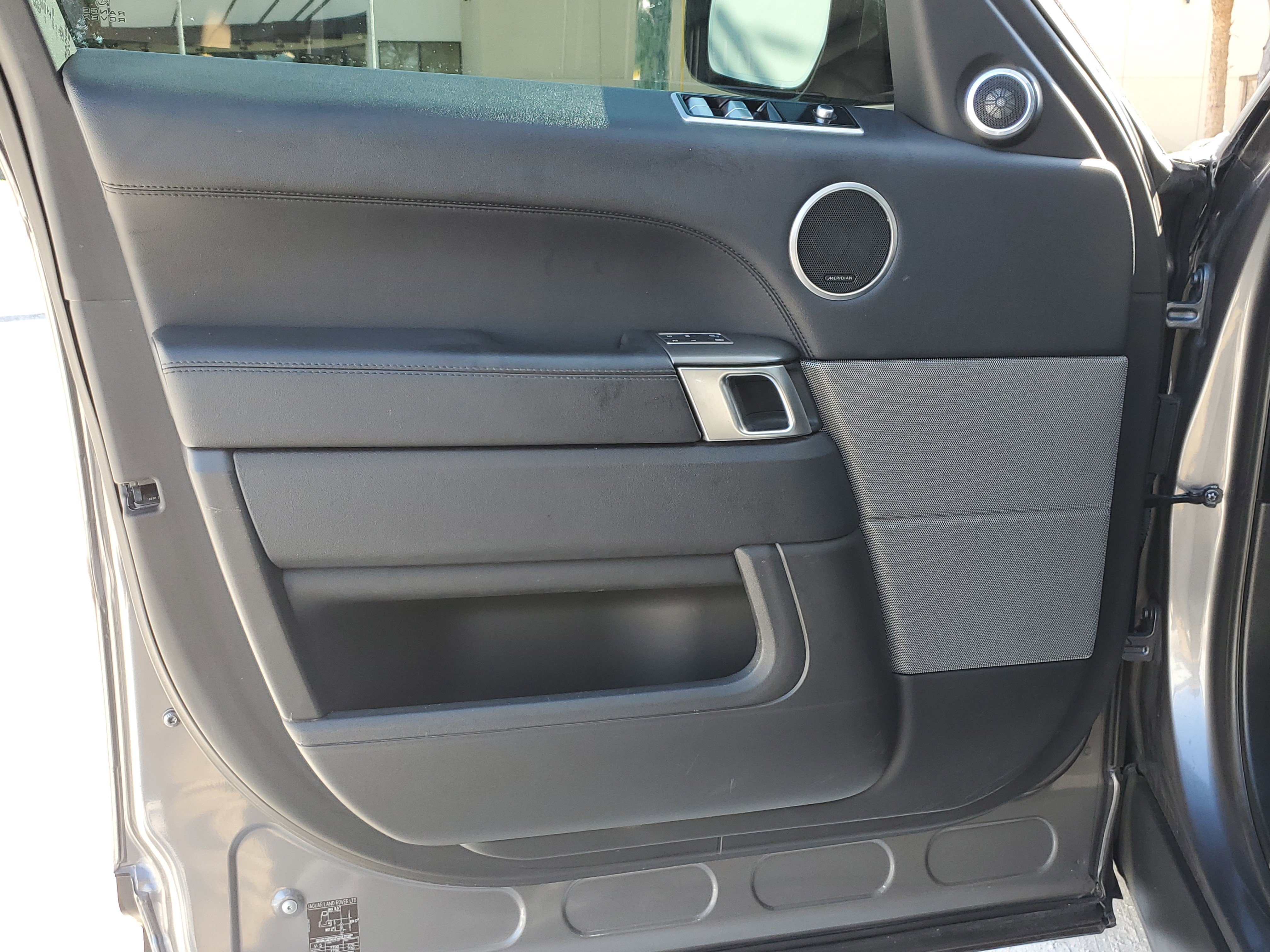 Used 2018 Land Rover Range Rover Sport SE image 26