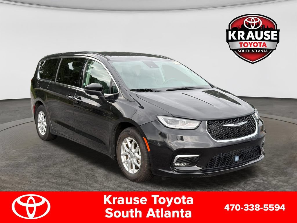 Used 2023 Chrysler Pacifica Touring-L FWD image 1