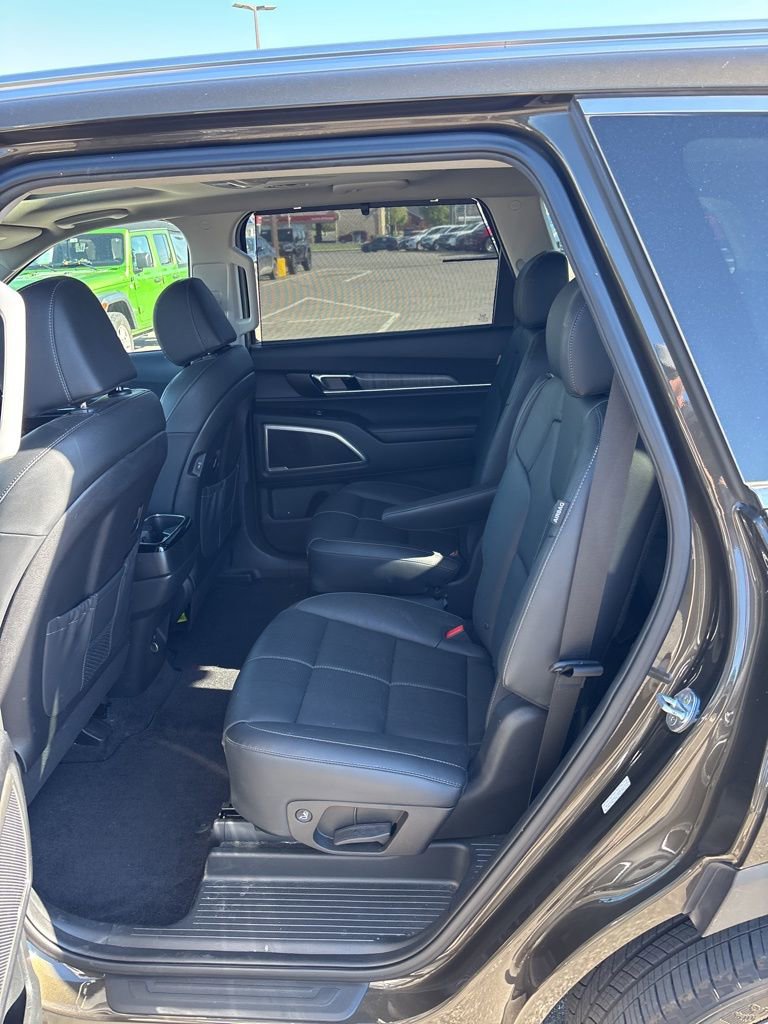Used 2023 Kia Telluride EX w/ EX Captain's Chair Package image 8
