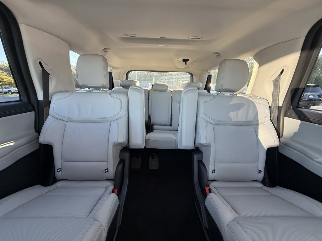 New 2025 Ford Expedition Max Platinum w/ Driver's Package image 17