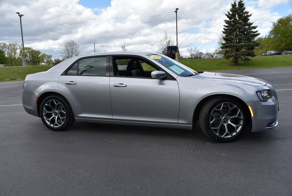 Used 2018 Chrysler 300 S w/ 300S Premium Group RWD image 4