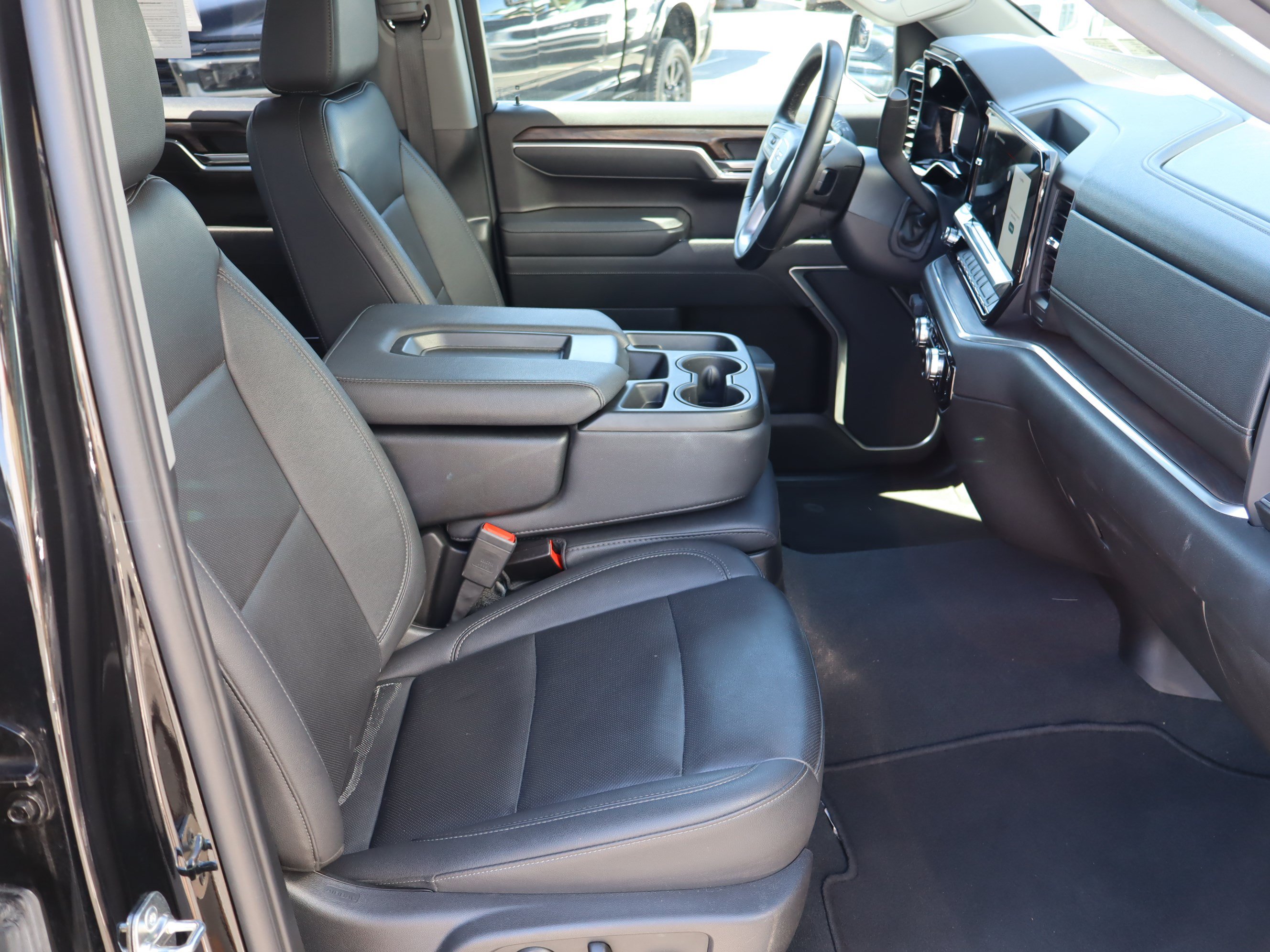 Used 2025 GMC Sierra 1500 SLT AWD/4WD image 34