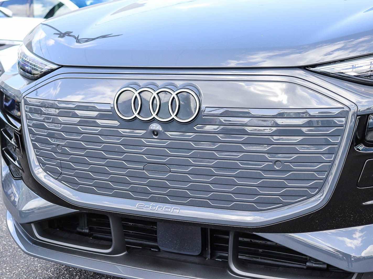 Used 2025 Audi Q6 e-tron Premium Plus w/ Premium Plus AWD/4WD image 8