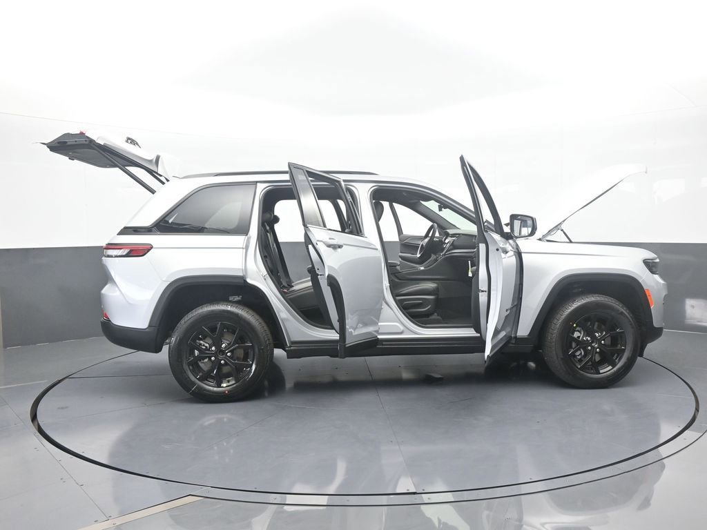 New 2025 Jeep Grand Cherokee Altitude image 67