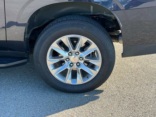 Used 2023 Chevrolet Suburban Premier image 16