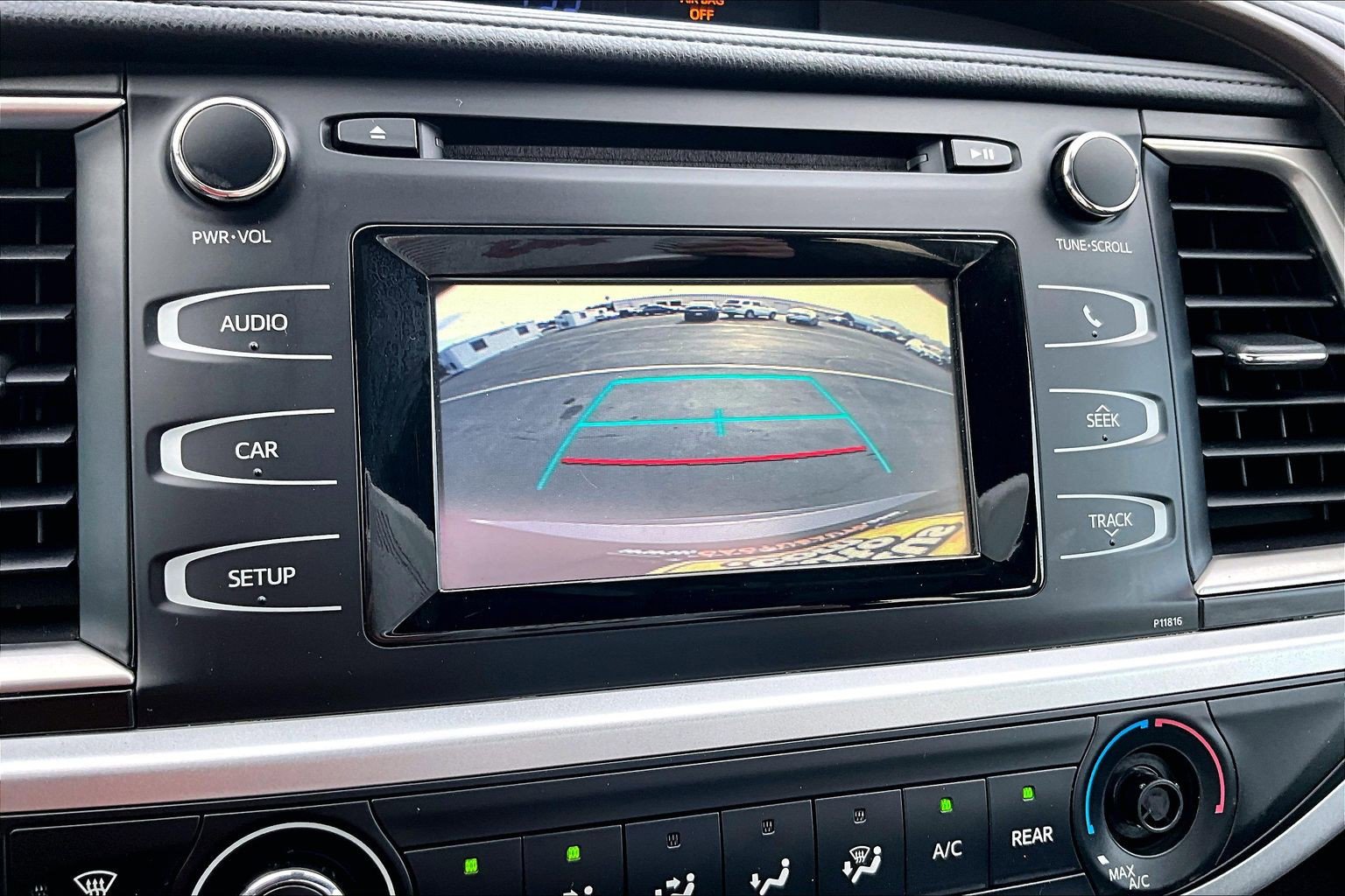 Used 2019 Toyota Highlander LE FWD image 21