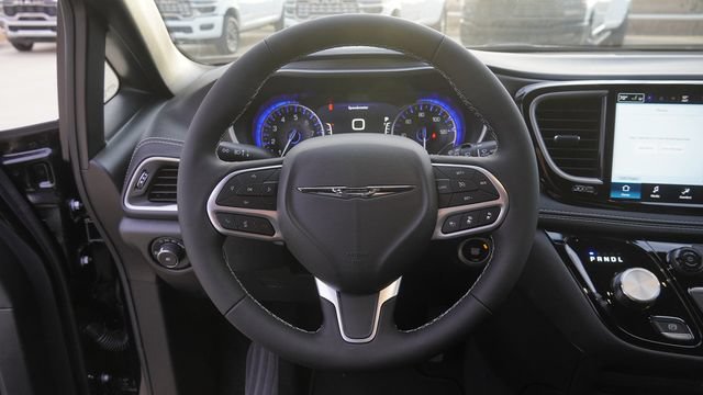 New 2026 Chrysler Pacifica Select FWD image 26