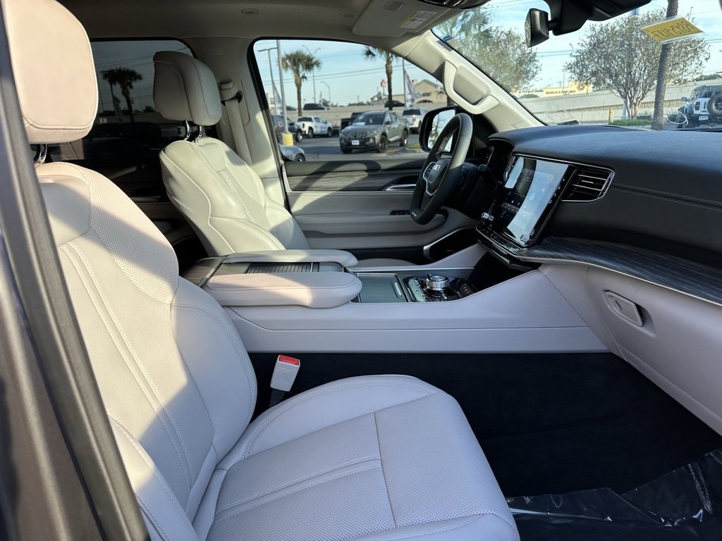 Used 2024 Jeep Wagoneer Series III w/ Premium Group I image 24