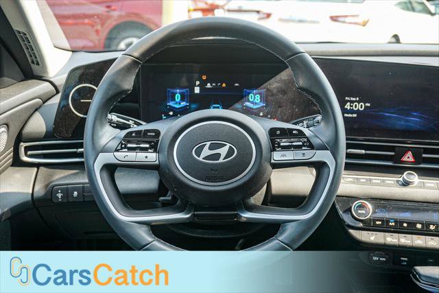 Used 2025 Hyundai Elantra SEL image 35