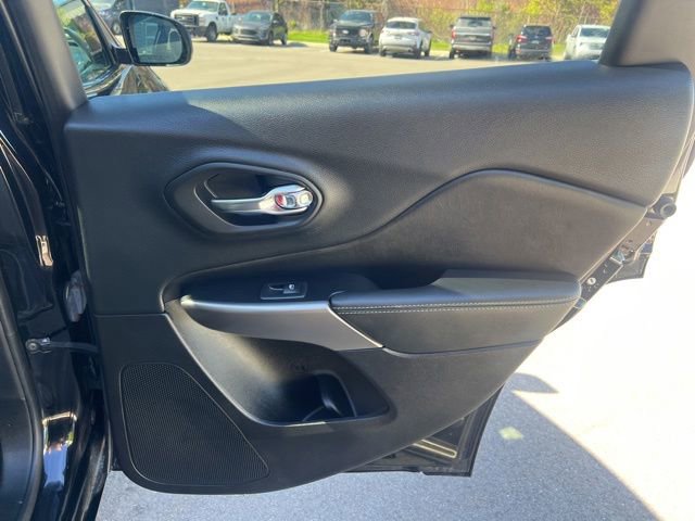 Used 2019 Jeep Cherokee Overland AWD/4WD image 10