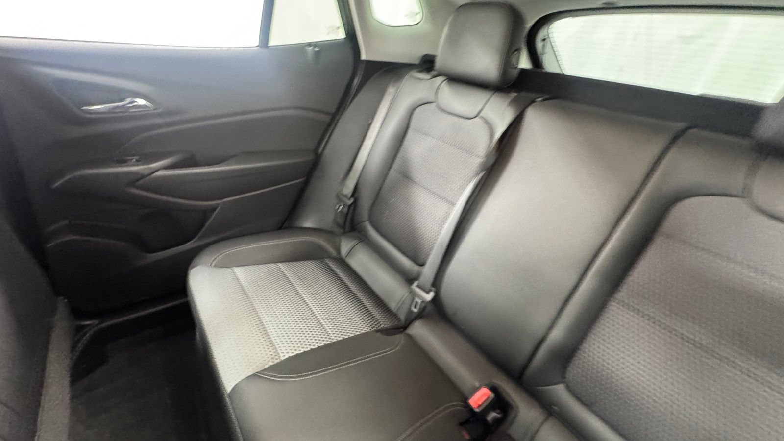 Used 2025 Chevrolet Trax LT w/ LT Convenience Package FWD image 14