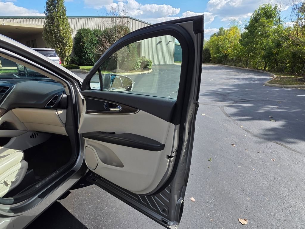 Used 2016 Lincoln MKX Reserve w/ Climate Package image 41