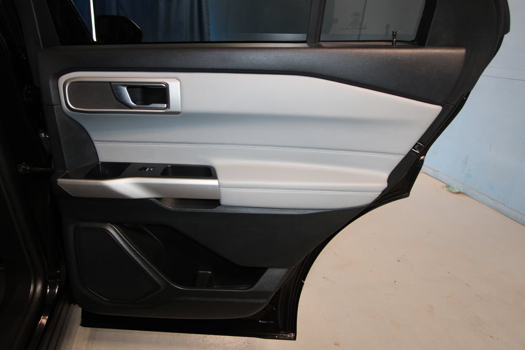 Used 2024 Ford Explorer XLT w/ Equipment Group 202A AWD/4WD image 24