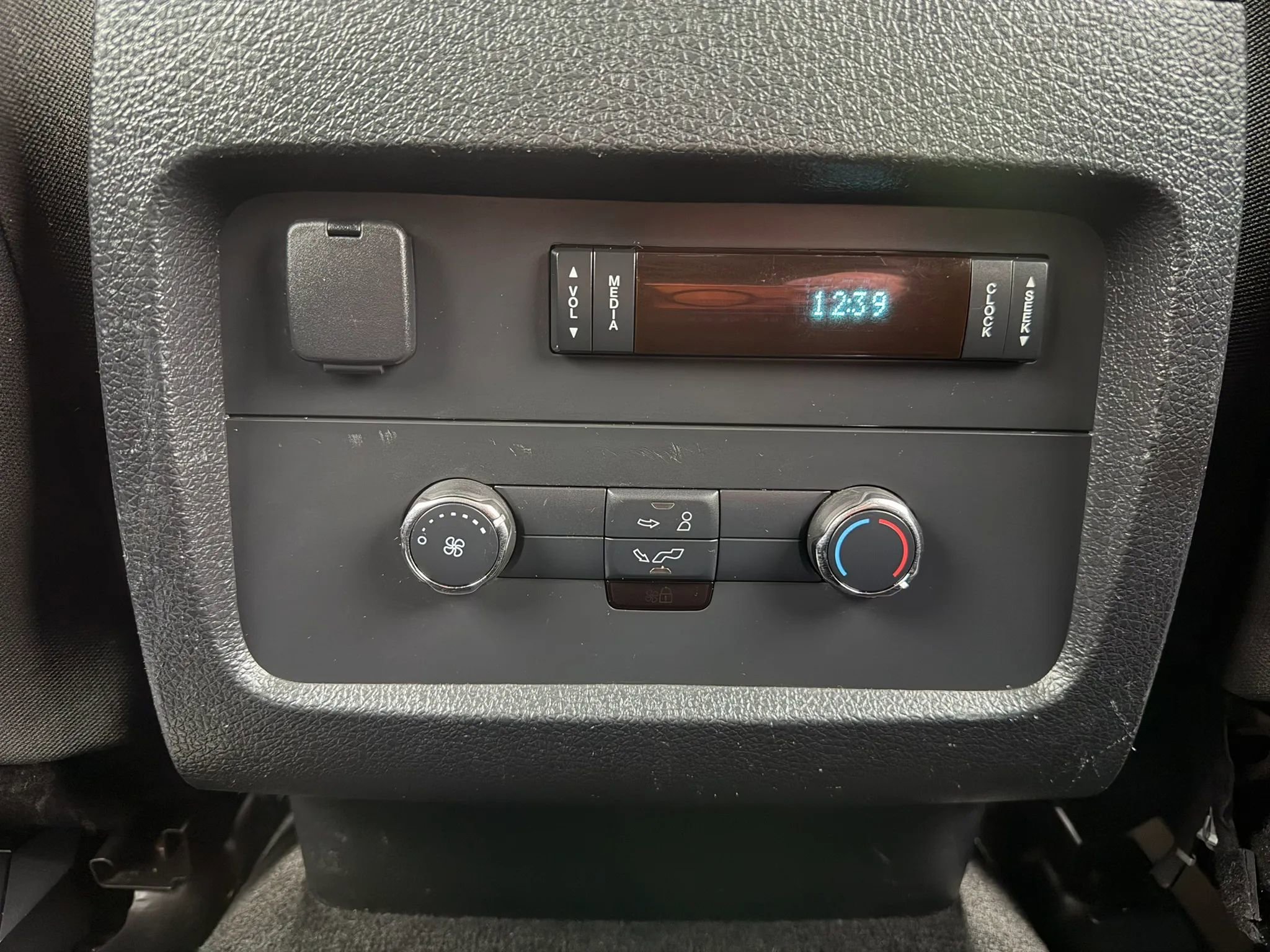 Used 2017 Ford Expedition XLT image 30