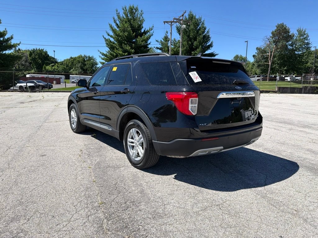 Used 2024 Ford Explorer XLT w/ Equipment Group 202A AWD/4WD image 7