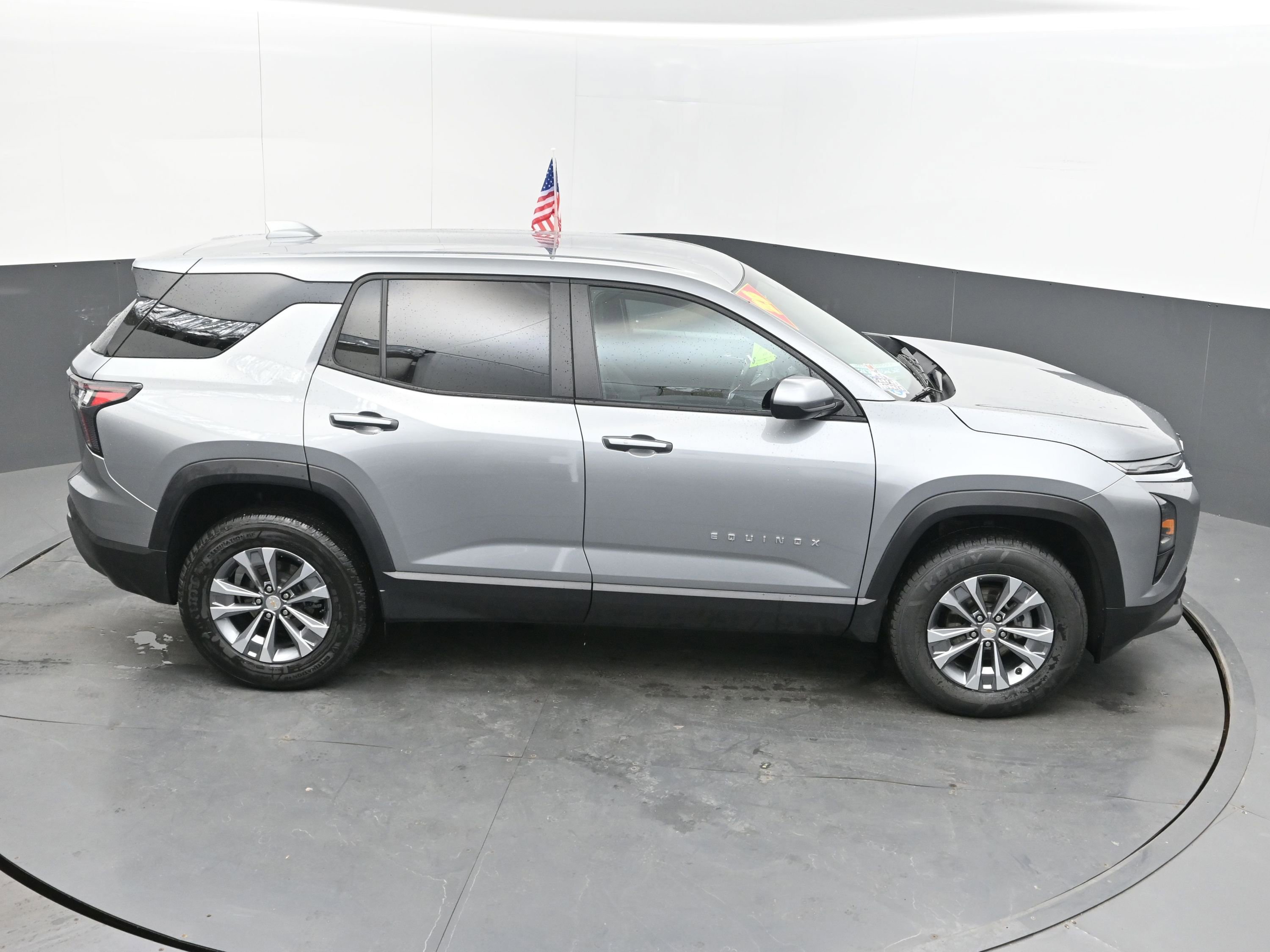 Used 2025 Chevrolet Equinox LT FWD image 39