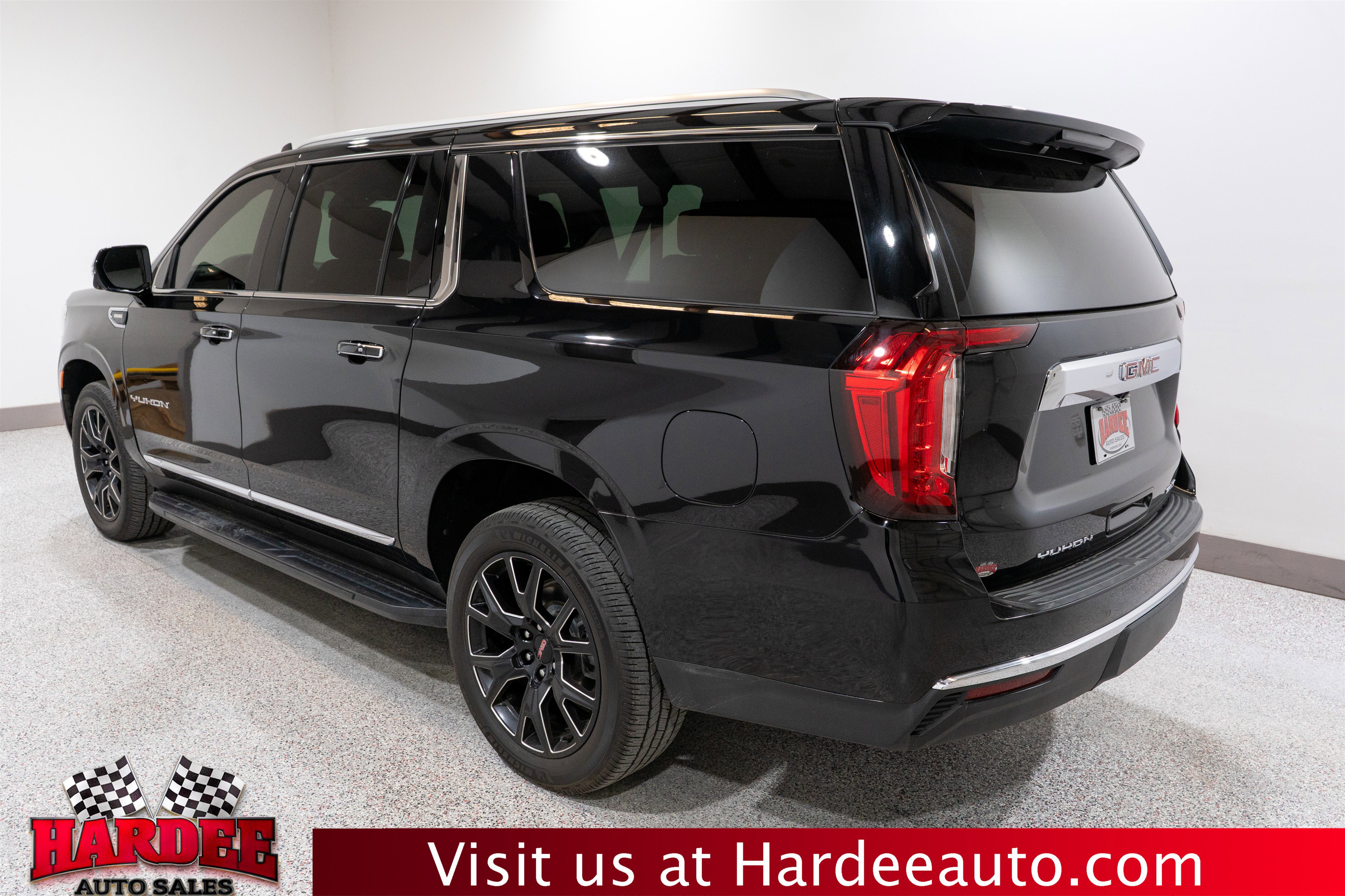 Used 2023 GMC Yukon XL SLT w/ SLT Luxury Package AWD/4WD image 3