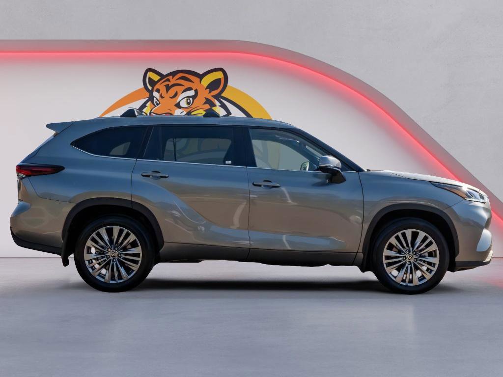 Certified 2026 Toyota Highlander Platinum image 4