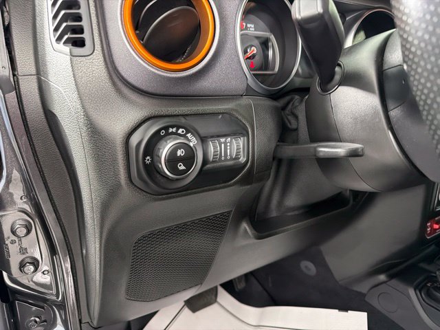 Used 2021 Jeep Gladiator Mojave AWD/4WD image 18