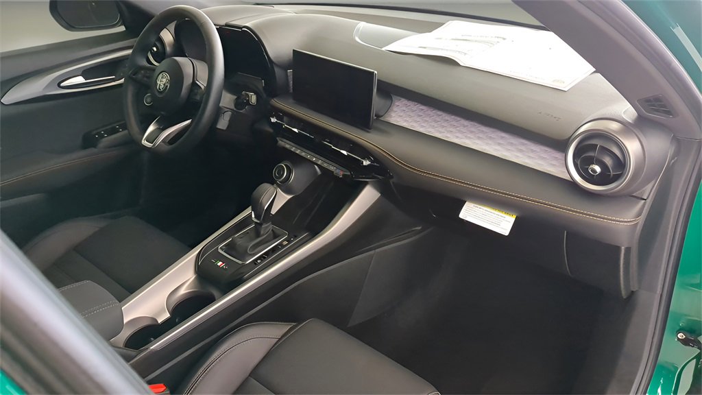 New 2025 Alfa Romeo Tonale w/ Premium Package image 25