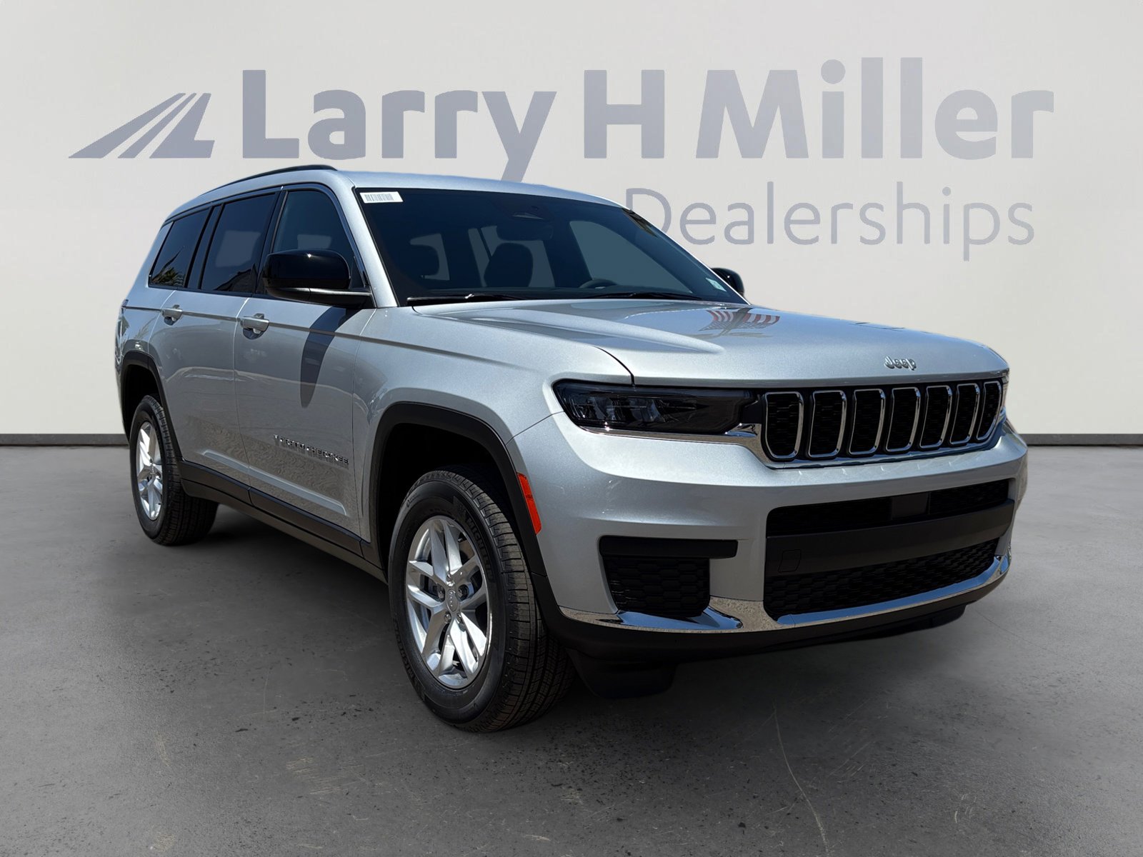 New 2025 Jeep Grand Cherokee L Laredo w/ Trailer Tow Package image 7