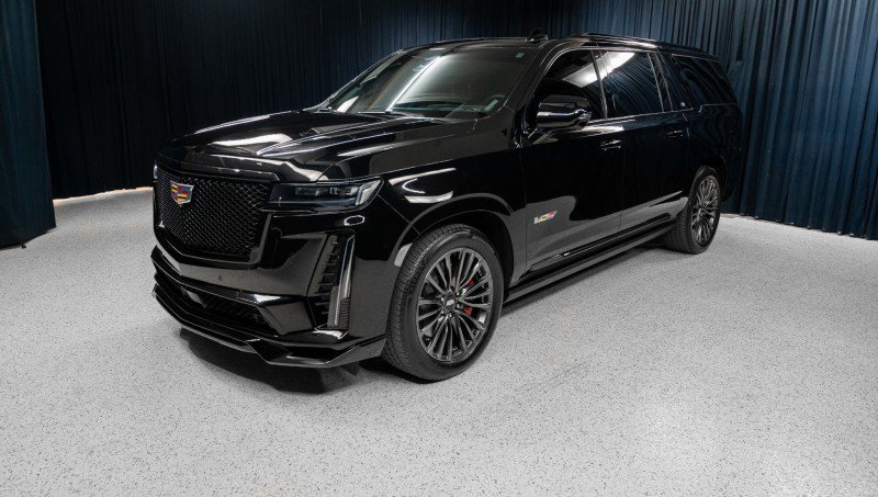 Used 2023 Cadillac Escalade ESV V w/ Heavy-Duty Trailer Package AWD/4WD image 1