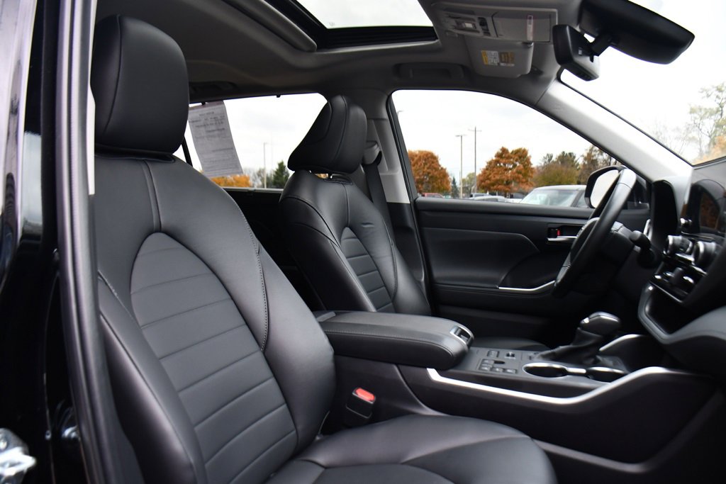 Used 2023 Toyota Highlander XLE image 16