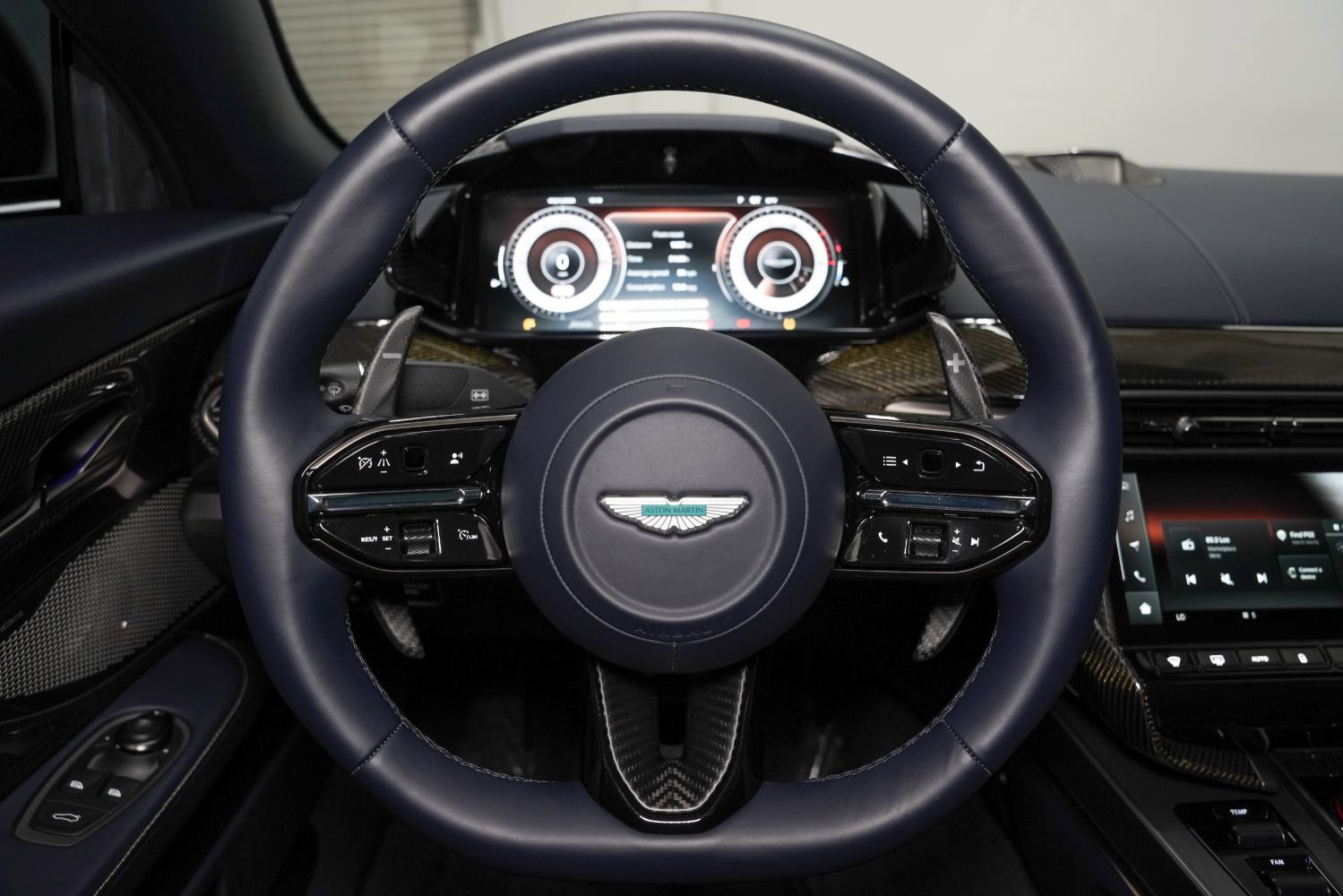 Used 2025 Aston Martin Vanquish RWD image 51