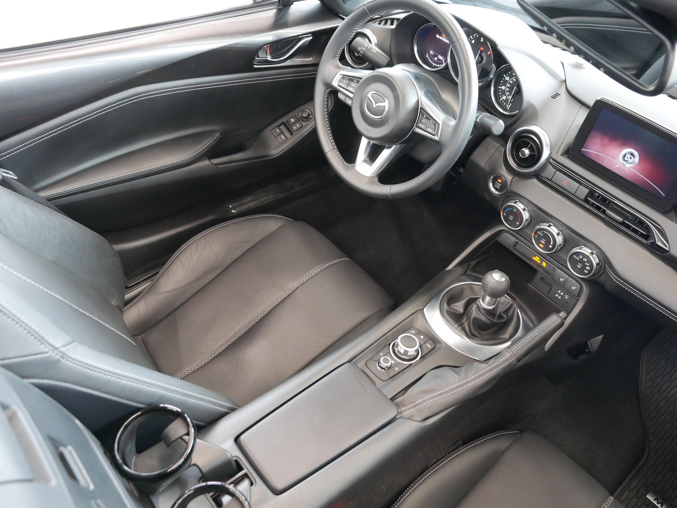 Used 2022 MAZDA MX-5 Miata Grand Touring w/ Weather Package RWD image 9