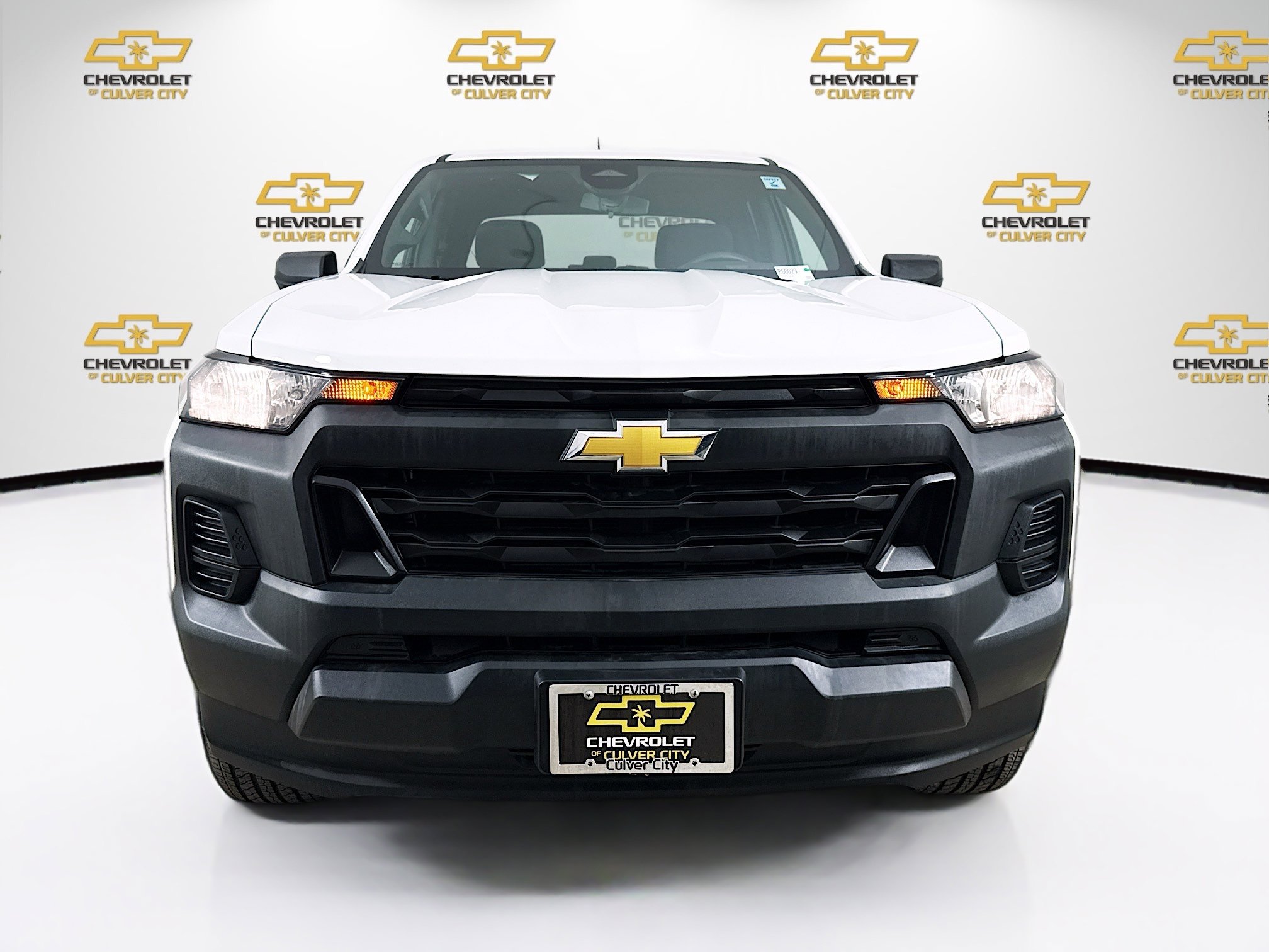 Used 2024 Chevrolet Colorado W/T image 2