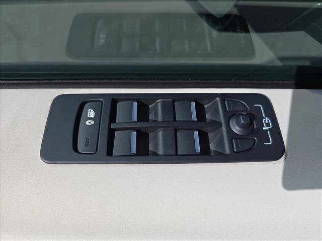 Used 2025 Land Rover Discovery Sport S image 28