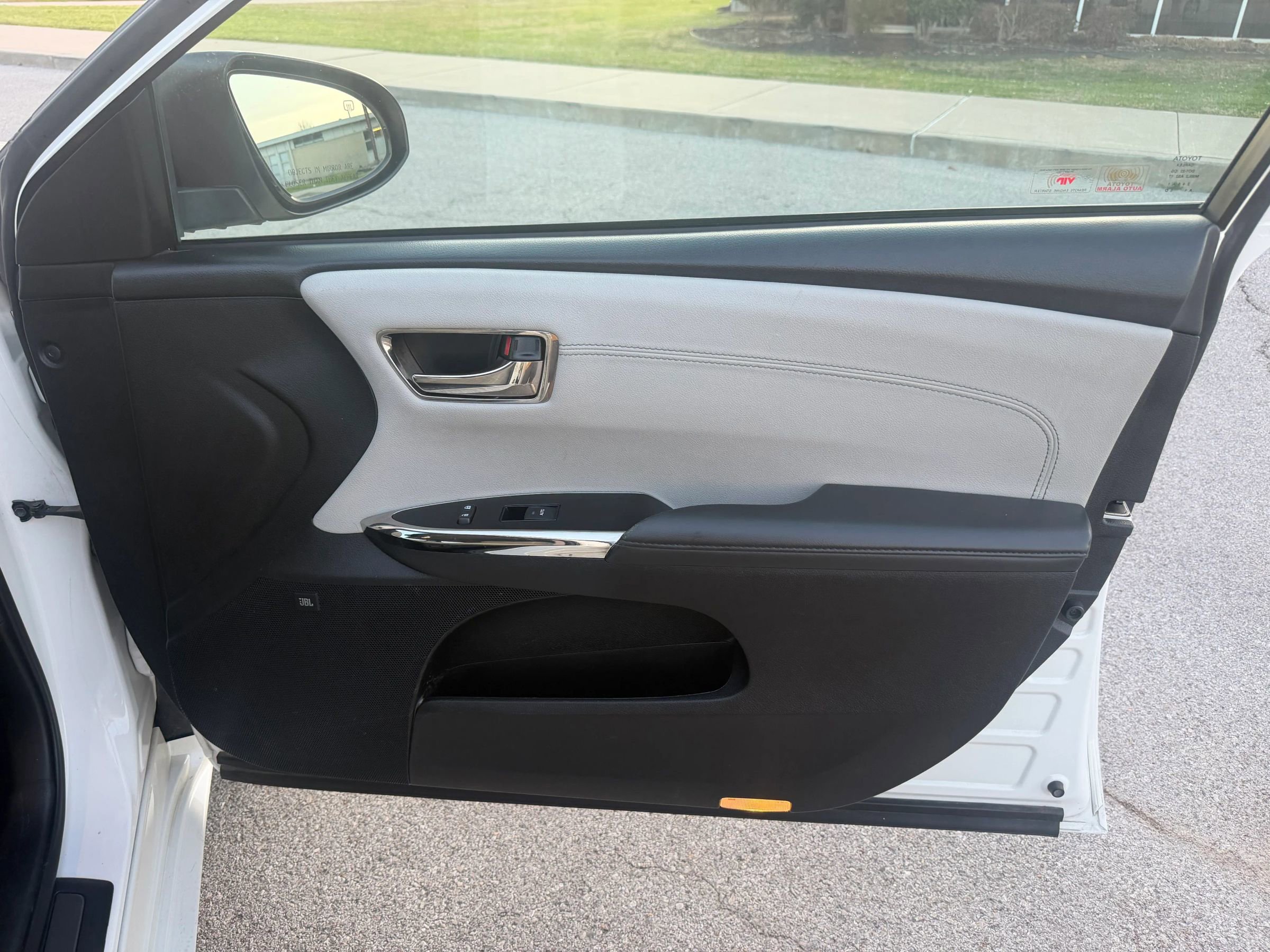 Used 2018 Toyota Avalon Limited image 47