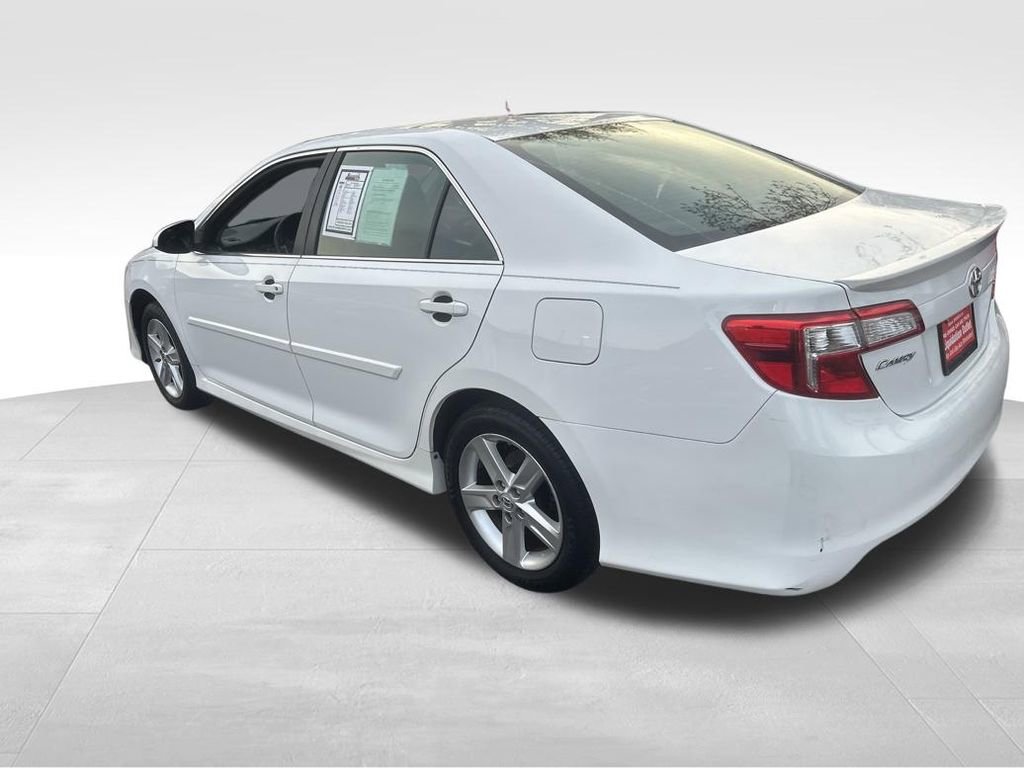 Used 2014 Toyota Camry SE image 16