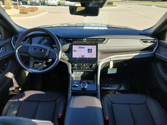 New 2025 Jeep Grand Cherokee Limited w/ Luxury Tech Group II AWD/4WD image 24
