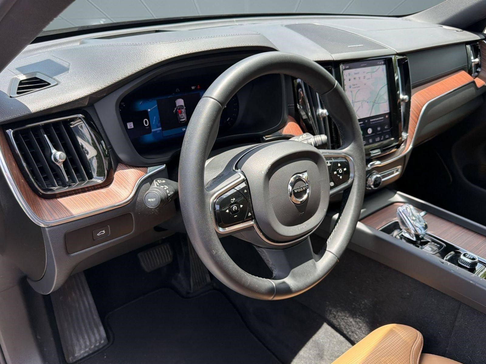Certified 2024 Volvo XC60 B5 Ultimate AWD/4WD image 4