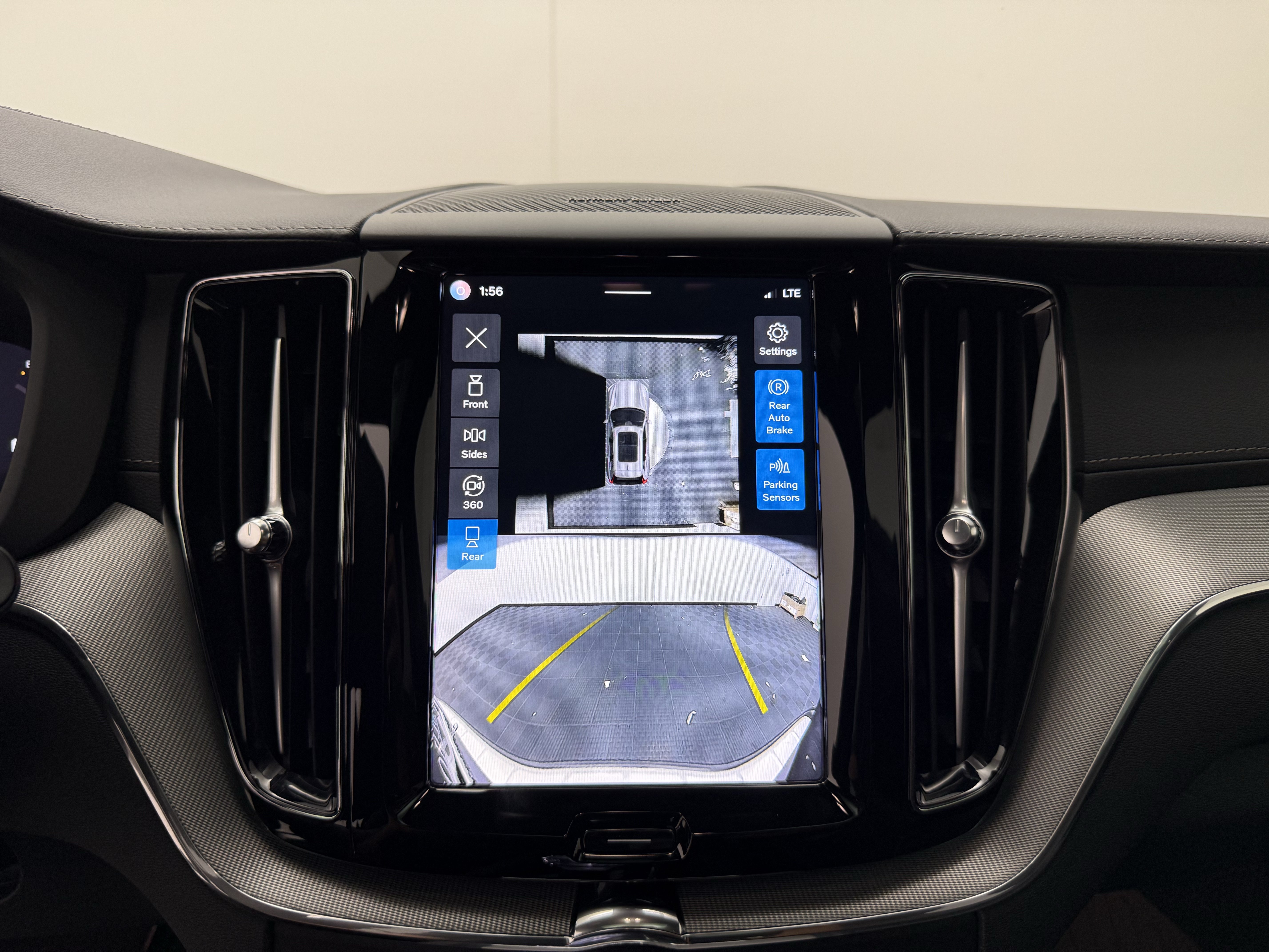 Certified 2024 Volvo XC60 B5 Ultimate AWD/4WD image 19