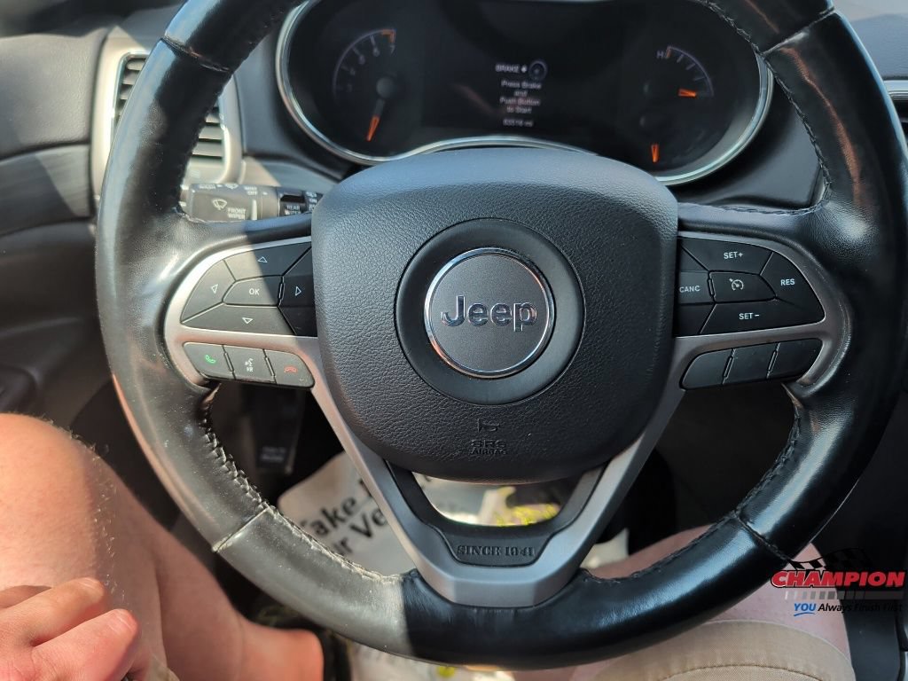 Used 2020 Jeep Grand Cherokee Laredo AWD/4WD image 34