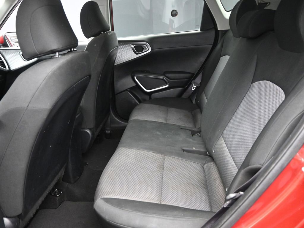 Used 2022 Kia Soul LX image 11