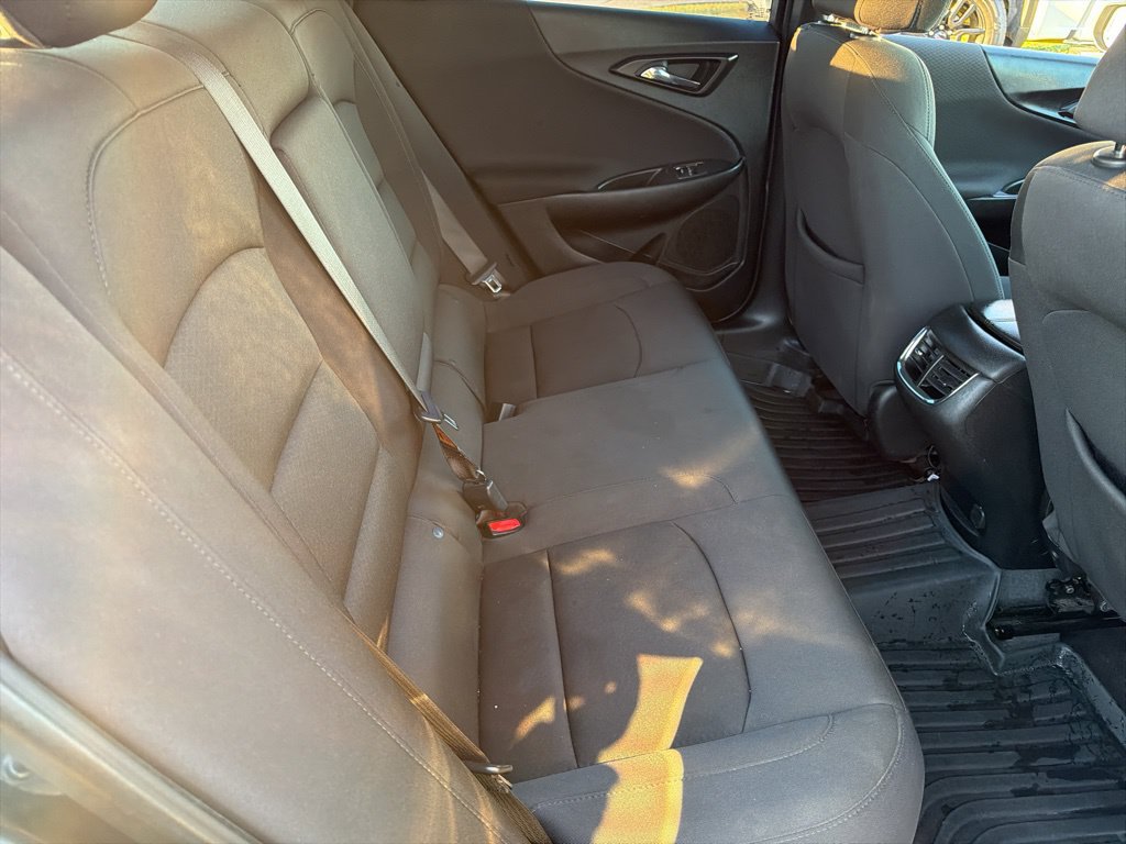 Used 2021 Chevrolet Malibu LT FWD image 17