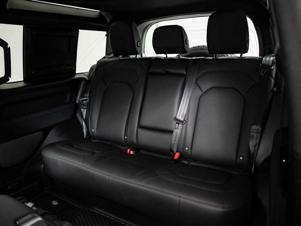 Used 2023 Land Rover Defender 110 75th Limited Edition image 41