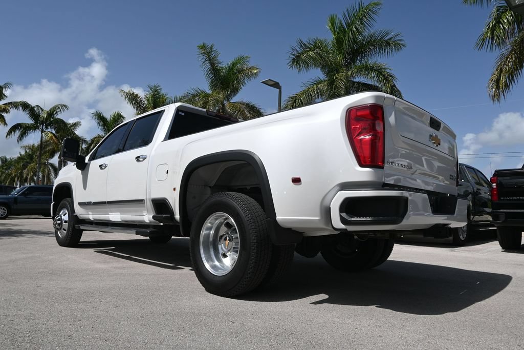 Used 2025 Chevrolet Silverado 3500 High Country w/ High Country Premium Package AWD/4WD image 10