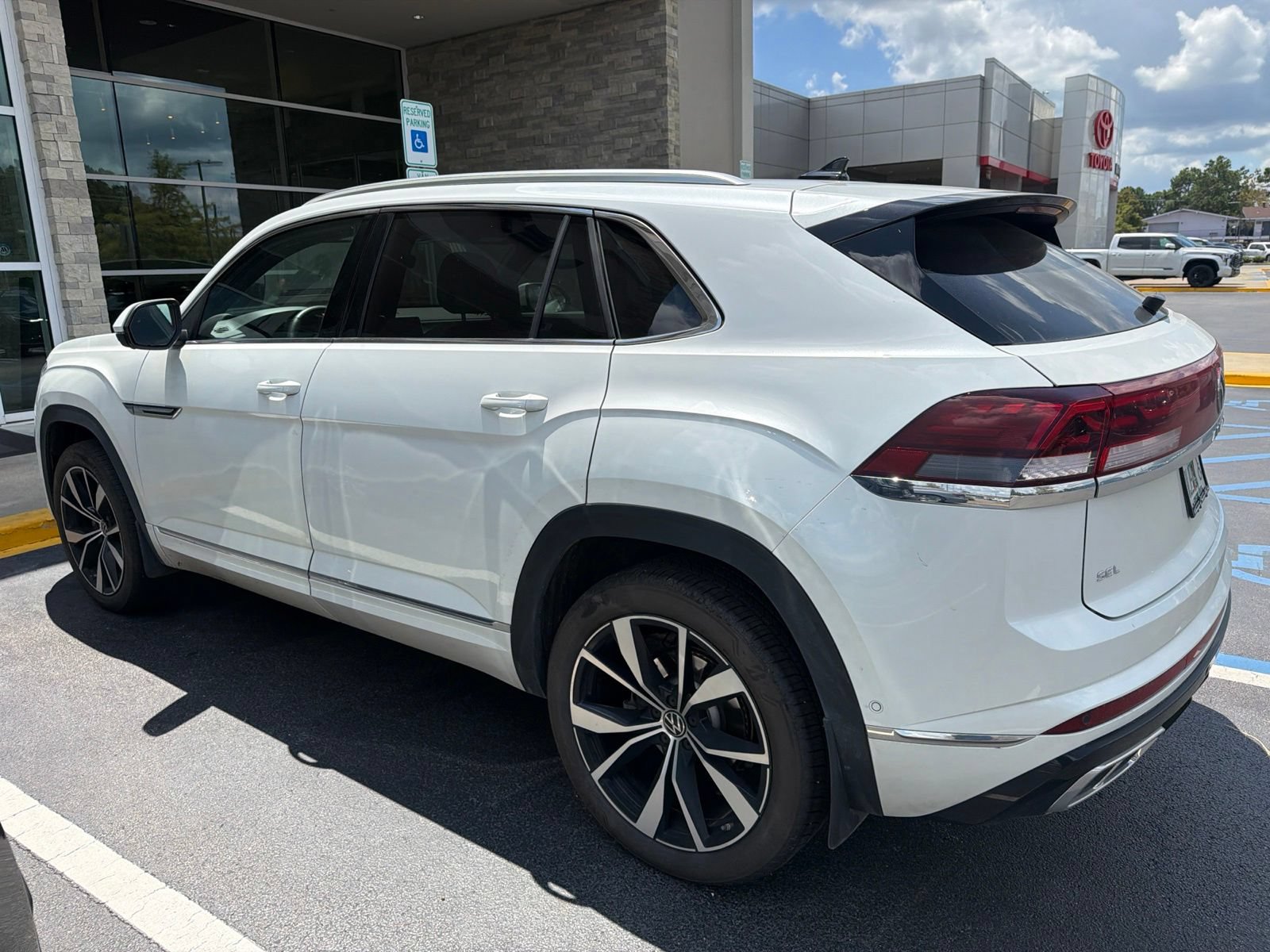 Used 2025 Volkswagen Atlas Cross Sport SEL Premium R-Line AWD/4WD image 5