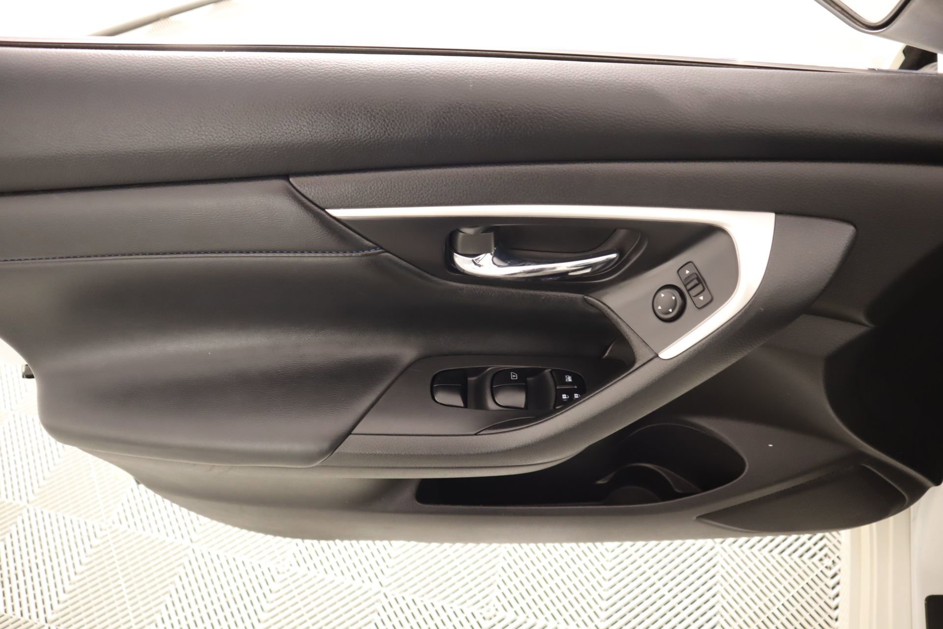 Used 2018 Nissan Altima 2.5 SR w/ SR Special Edition image 16